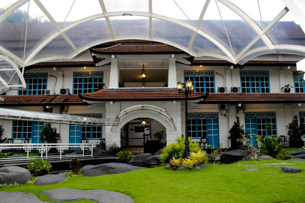 Hotel Merdeka Kediri Kediri  Exterior foto