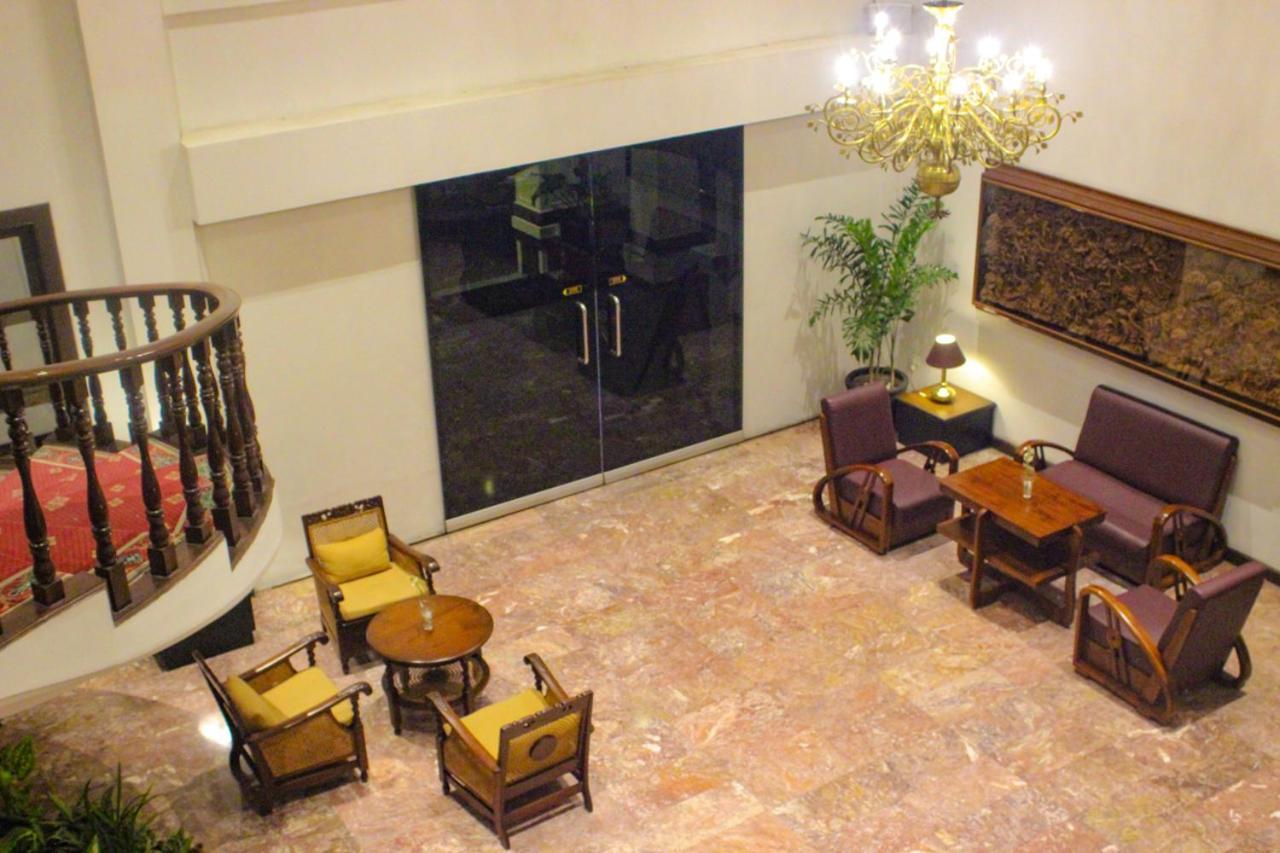 Hotel Merdeka Kediri Kediri  Exterior foto