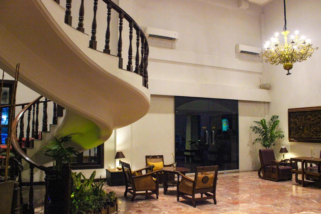 Hotel Merdeka Kediri Kediri  Exterior foto