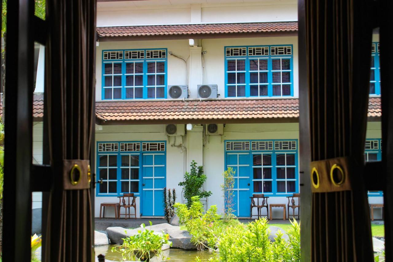 Hotel Merdeka Kediri Kediri  Exterior foto